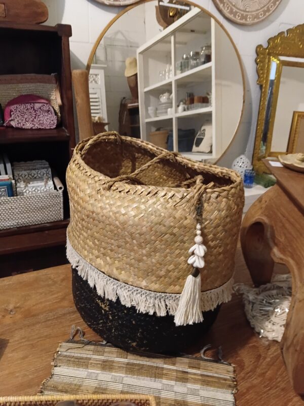 Tassel Woven Shopping Bag